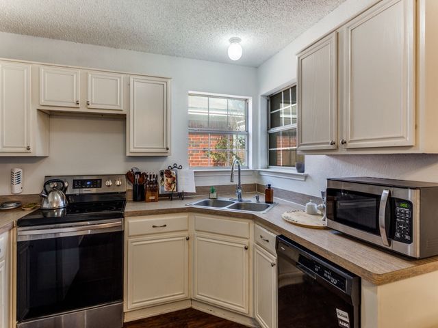 7212 Ashbourne Way, Fort Worth, TX 76133