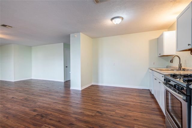 1170 Sailfish Street, Bayou Vista, TX 77563