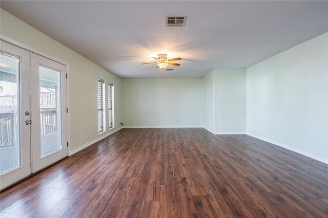 1170 Sailfish Street, Bayou Vista, TX 77563