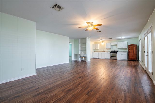 1170 Sailfish Street, Bayou Vista, TX 77563