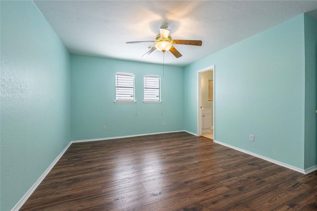 1170 Sailfish Street, Bayou Vista, TX 77563