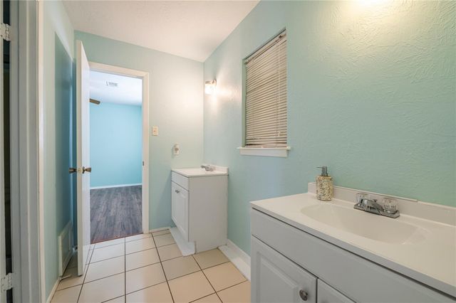 1170 Sailfish Street, Bayou Vista, TX 77563