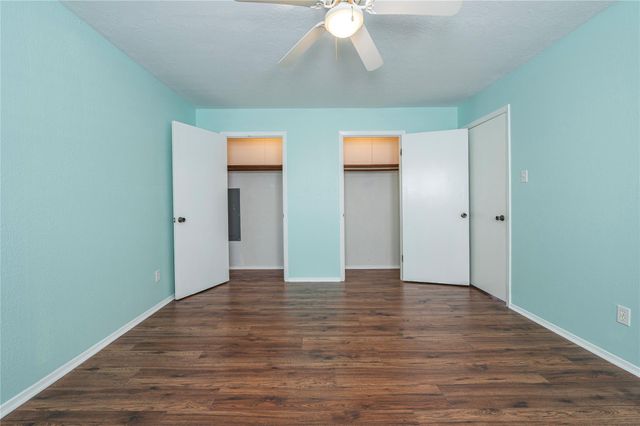 1170 Sailfish Street, Bayou Vista, TX 77563