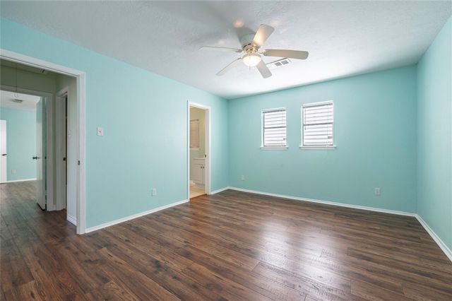 1170 Sailfish Street, Bayou Vista, TX 77563