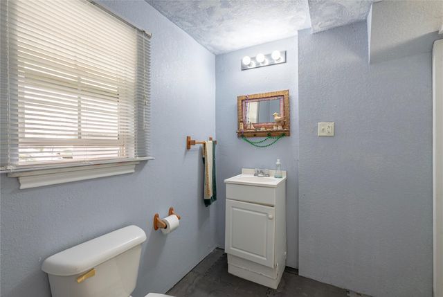 1170 Sailfish Street, Bayou Vista, TX 77563