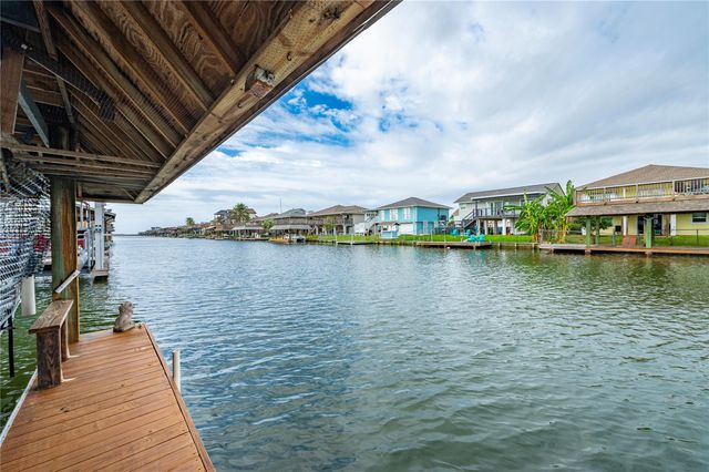 1170 Sailfish Street, Bayou Vista, TX 77563