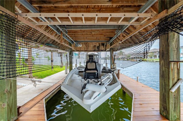 1170 Sailfish Street, Bayou Vista, TX 77563