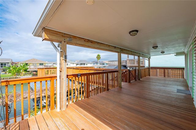 1170 Sailfish Street, Bayou Vista, TX 77563