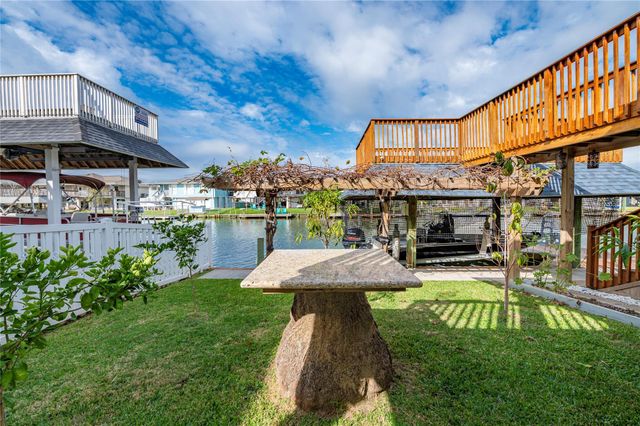 1170 Sailfish Street, Bayou Vista, TX 77563