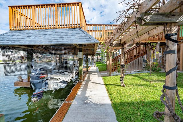 1170 Sailfish Street, Bayou Vista, TX 77563