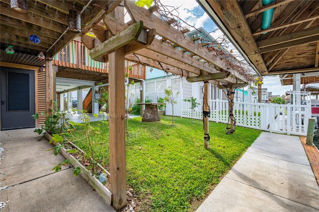 1170 Sailfish Street, Bayou Vista, TX 77563