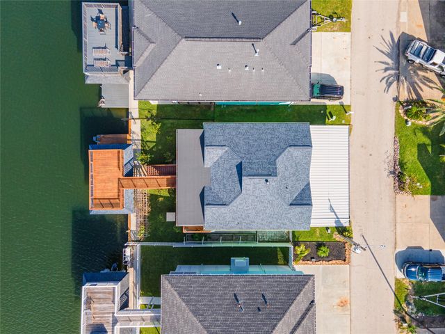 1170 Sailfish Street, Bayou Vista, TX 77563