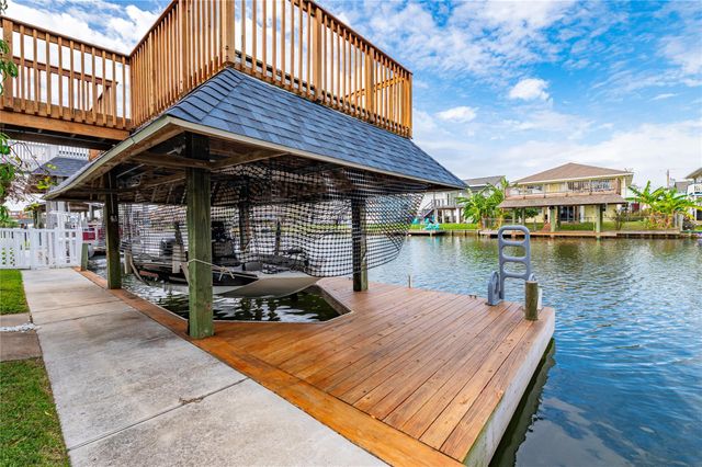 1170 Sailfish Street, Bayou Vista, TX 77563