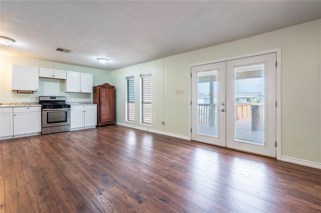 1170 Sailfish Street, Bayou Vista, TX 77563