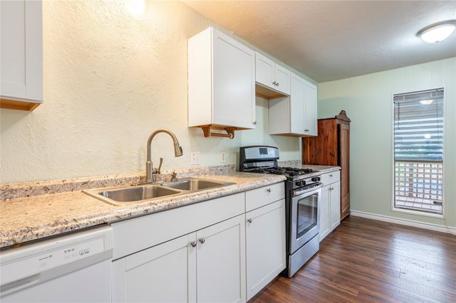 1170 Sailfish Street, Bayou Vista, TX 77563