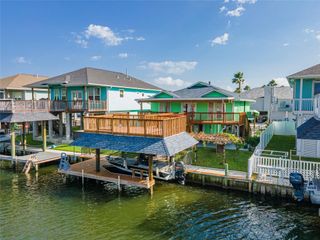 1170 Sailfish Street, Bayou Vista, TX 77563