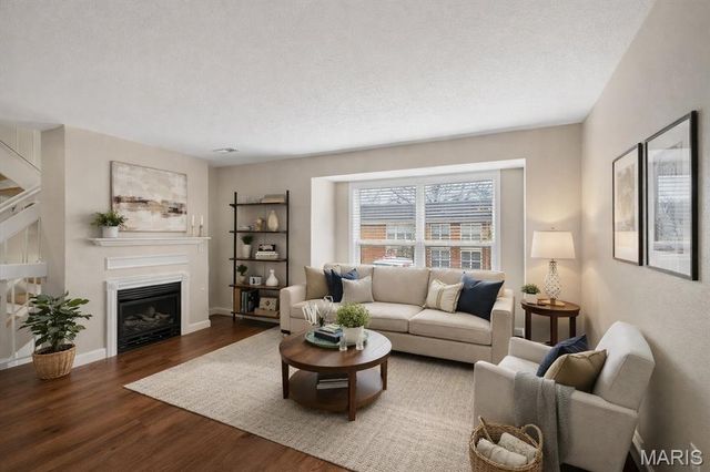 1977 Hunting Lake Court 1977, Kirkwood, MO 63122