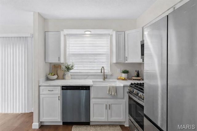 1977 Hunting Lake Court 1977, Kirkwood, MO 63122