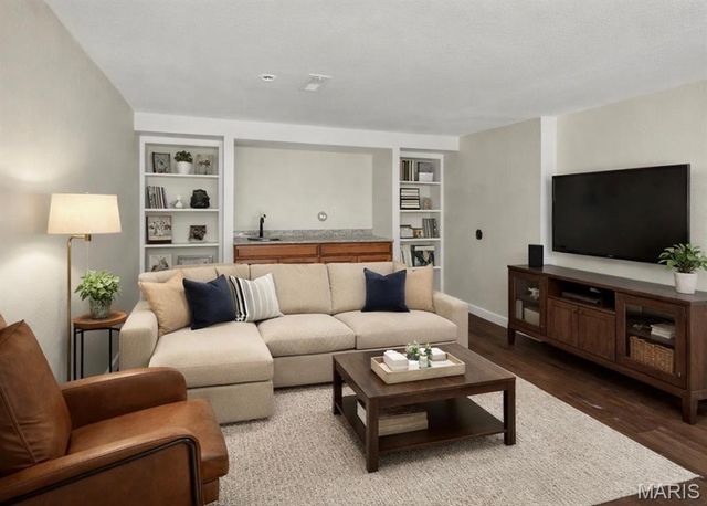 1977 Hunting Lake Court 1977, Kirkwood, MO 63122