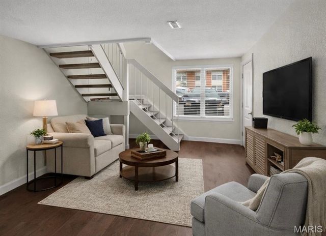 1977 Hunting Lake Court 1977, Kirkwood, MO 63122