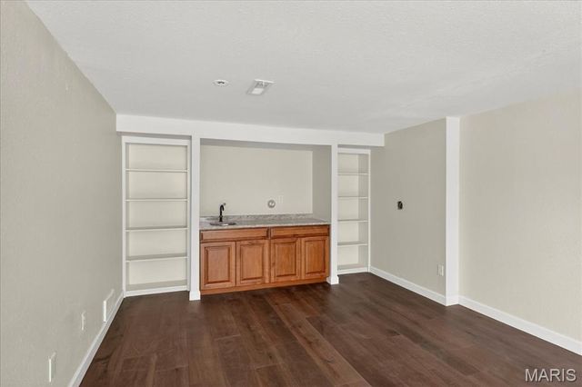 1977 Hunting Lake Court 1977, Kirkwood, MO 63122