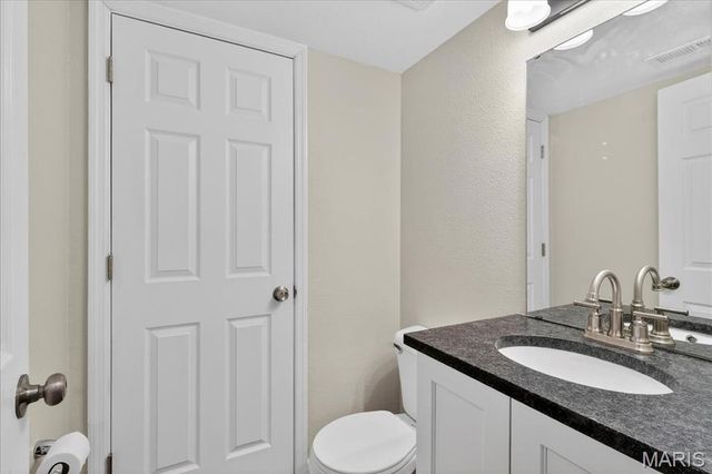 1977 Hunting Lake Court 1977, Kirkwood, MO 63122