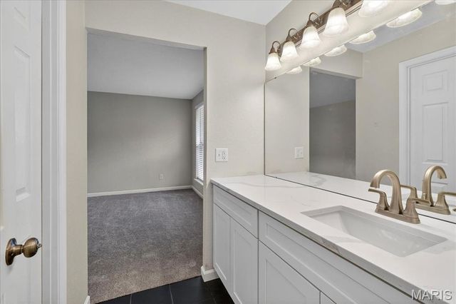 1977 Hunting Lake Court 1977, Kirkwood, MO 63122