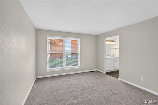 1977 Hunting Lake Court 1977, Kirkwood, MO 63122