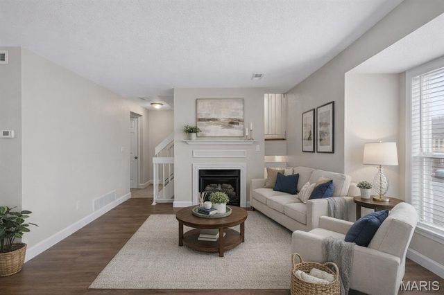 1977 Hunting Lake Court 1977, Kirkwood, MO 63122