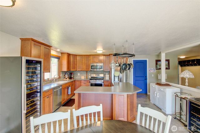 1054 NE Pennington Loop, Coupeville, WA 98239