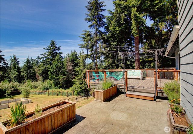1054 NE Pennington Loop, Coupeville, WA 98239