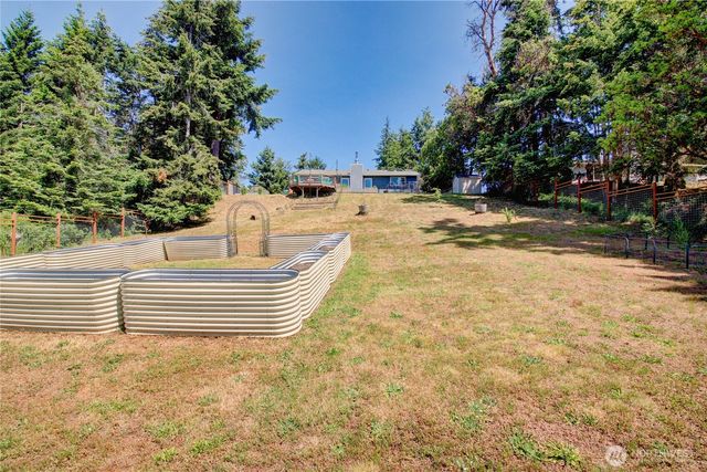 1054 NE Pennington Loop, Coupeville, WA 98239