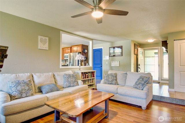 1054 NE Pennington Loop, Coupeville, WA 98239