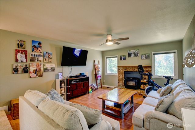 1054 NE Pennington Loop, Coupeville, WA 98239