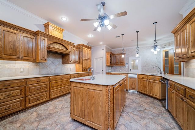 1604 Colonial Drive, Longview, TX 75605