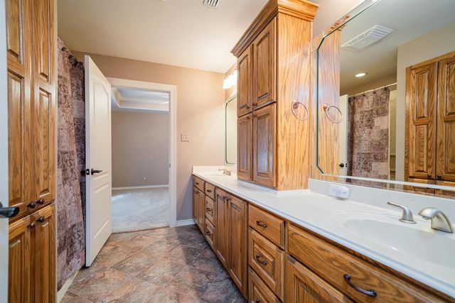 1604 Colonial Drive, Longview, TX 75605