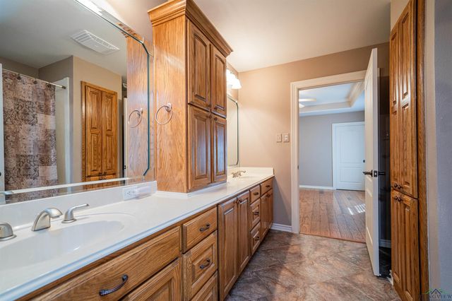 1604 Colonial Drive, Longview, TX 75605