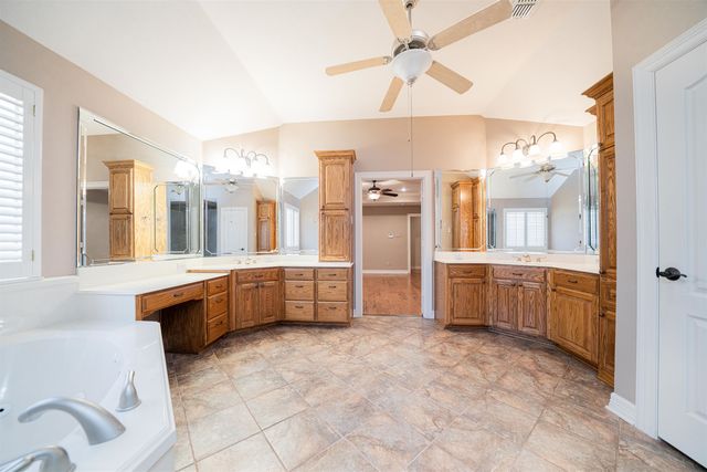 1604 Colonial Drive, Longview, TX 75605