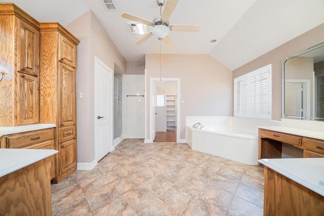 1604 Colonial Drive, Longview, TX 75605