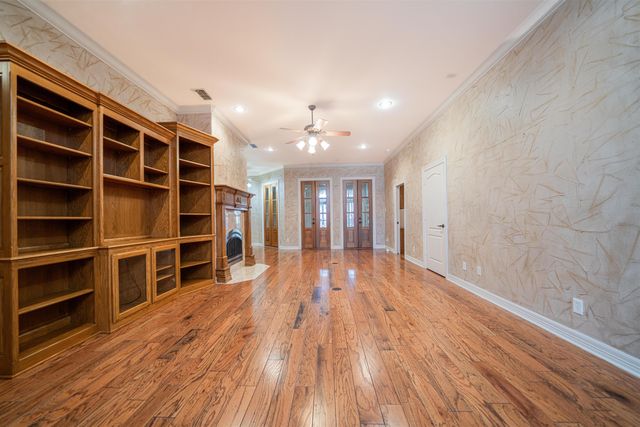 1604 Colonial Drive, Longview, TX 75605