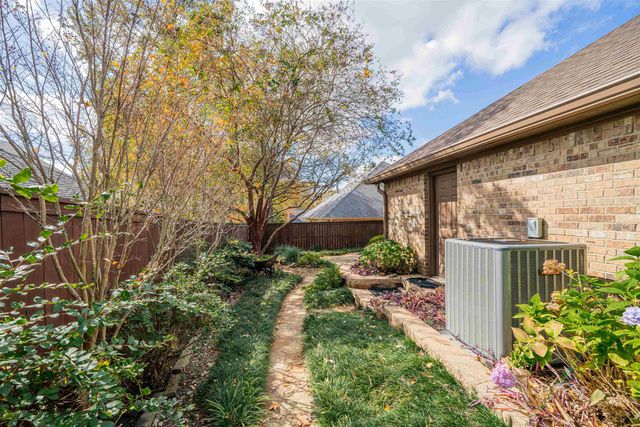 1604 Colonial Drive, Longview, TX 75605