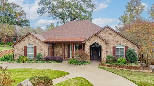 1604 Colonial Drive, Longview, TX 75605