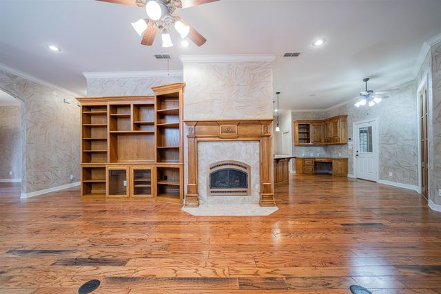 1604 Colonial Drive, Longview, TX 75605