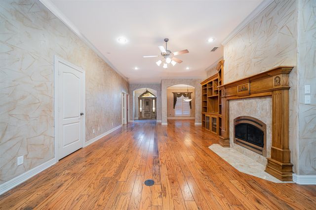 1604 Colonial Drive, Longview, TX 75605