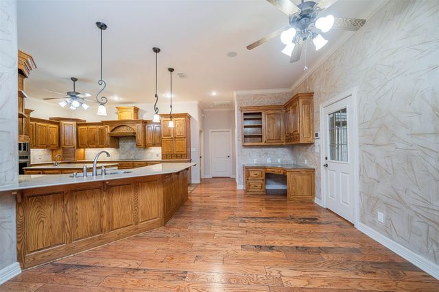 1604 Colonial Drive, Longview, TX 75605