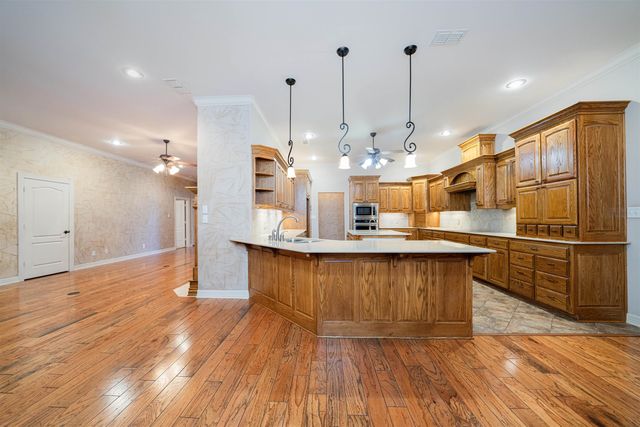 1604 Colonial Drive, Longview, TX 75605