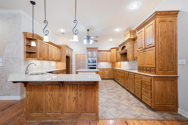 1604 Colonial Drive, Longview, TX 75605