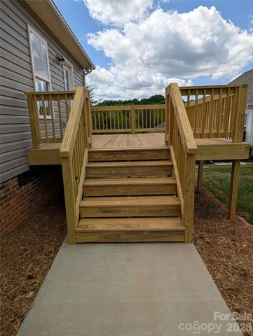 4184 Saltwood Drive, Hickory, NC 28602
