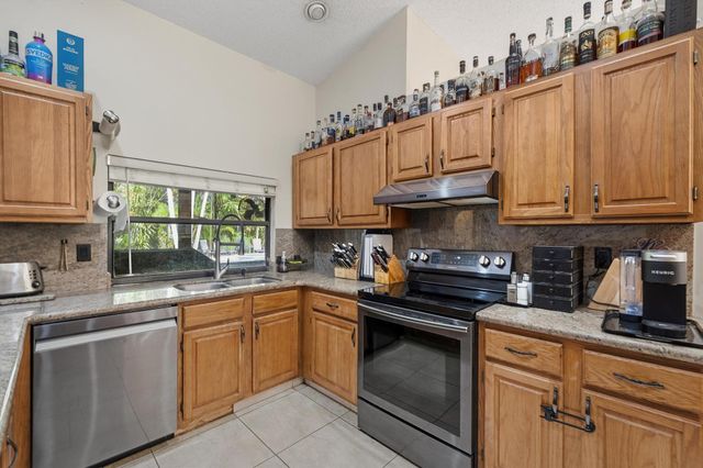 7169 154th Court N, Palm Beach Gardens, FL 33418