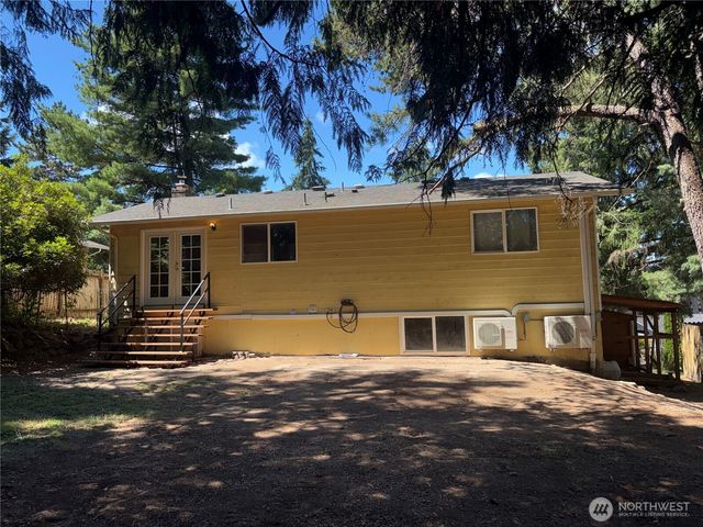 4883 Laura Lane SE, Port Orchard, WA 98367